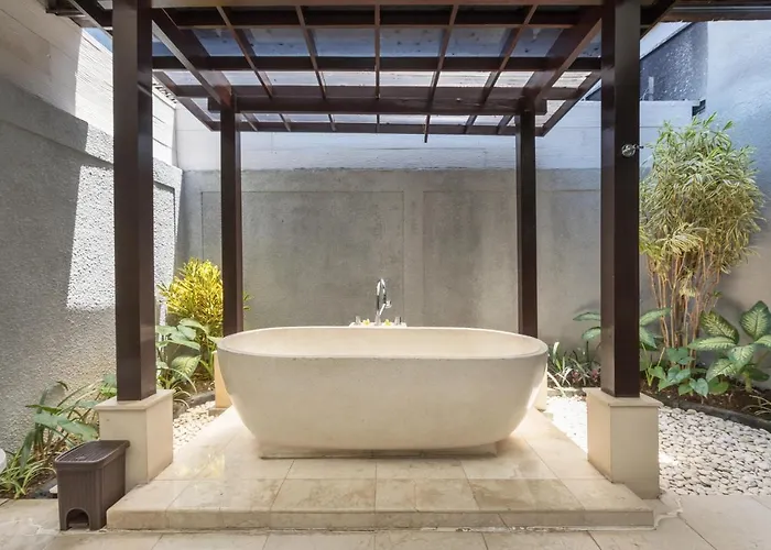 Litera Bali فيلة سمينياك