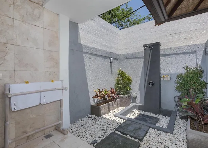 Litera Bali فيلة سمينياك